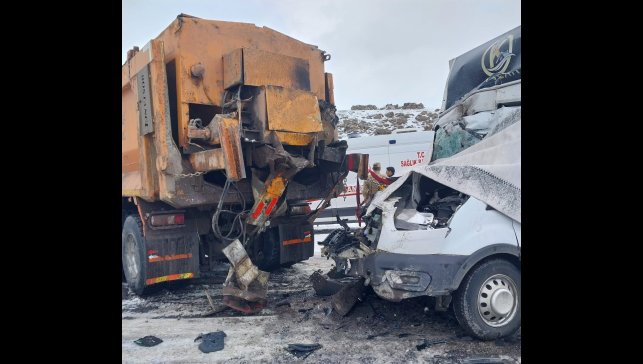 Ardahan'da trafik kazası: 1 ölü, 2 yaralı