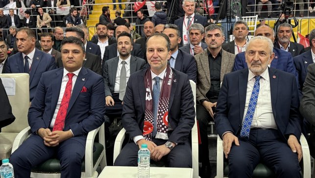 Yeniden Refah Partisi Genel Başkanı Erbakan, Elazığ'da partisinin il kongresine katıldı