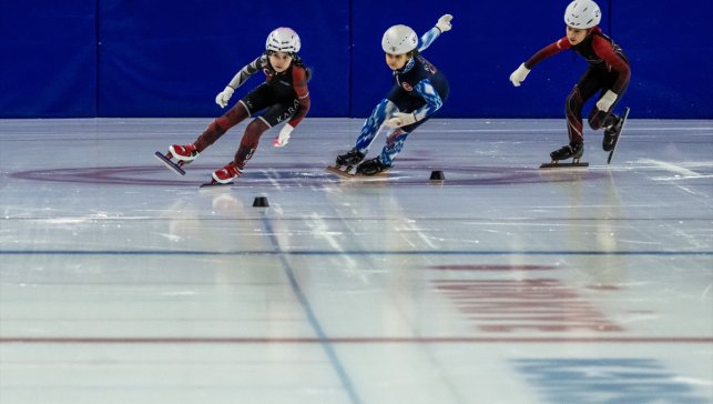 Kars'ta düzenlenen Short Track ANALİG Türkiye Birinciliği yarışları tamamlandı