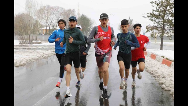 Ağrı'da kurtuluş koşusu heyecanı