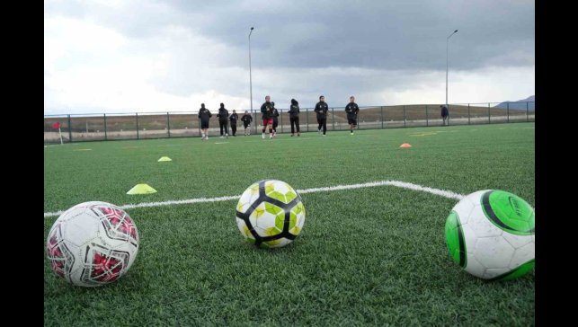 Erken yaşta evliliğe karşı kurulan kadın futbol takımı 2. Lig yolunda