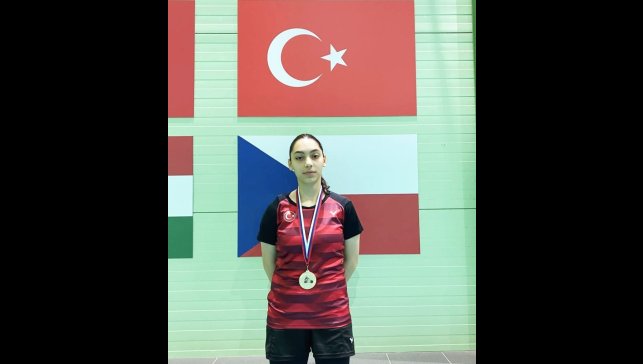 Erzincanlı badmintoncu Slovakya'da altın madalya kazandı