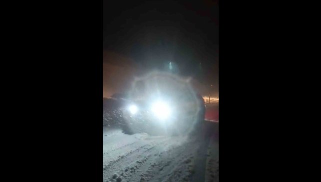 Hakkari'de tipide araçlar yolda mahsur kaldı