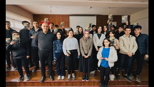 Yazar Sibel Oğuz, Yüksekovalı öğrencilerle buluştu