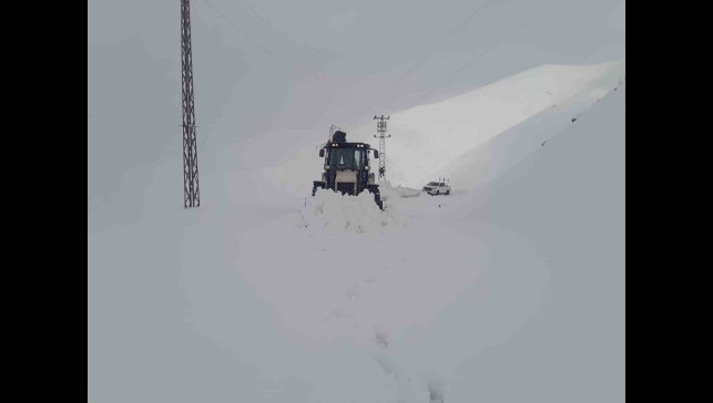 Hakkari'de 37 köy yolu ulaşıma kapandı