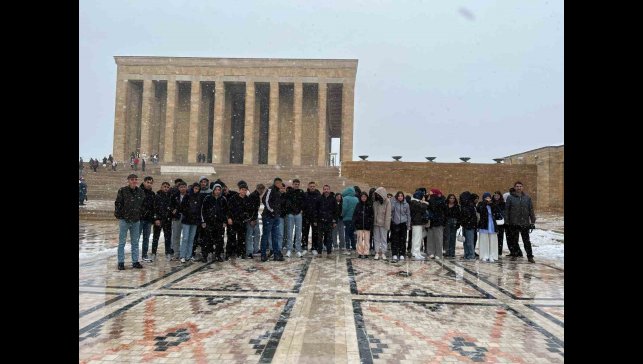 Pertekli öğrenciler Anıtkabir'i gezdi