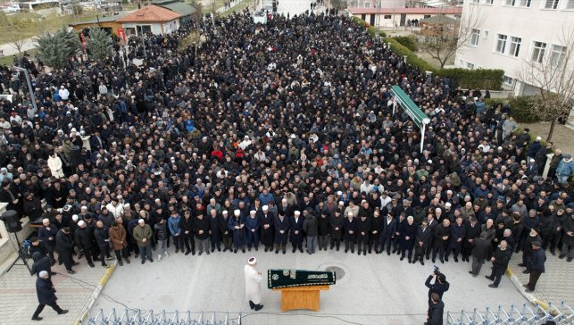 Erzincan'ın manevi önderlerinden Hüseyin Avni Reyhan'ın cenazesi toprağa verildi