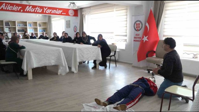 Tatvan'da kadınlara "ilk yardım" eğitimi verildi