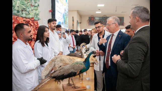 Rektör Levent, 16 Nisan Dünya Biyologlar Günü etkinliğine katıldı