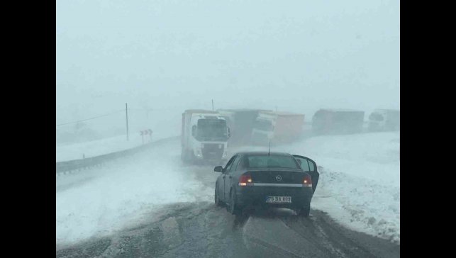 Ilgar Dağı'nda tipide onlarca tır mahsur kaldı