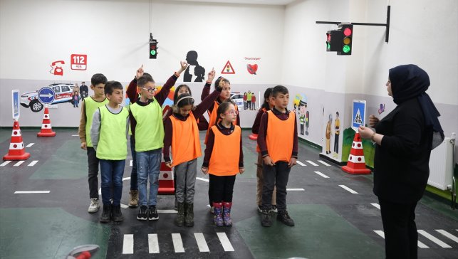 Muş'ta 3 bin öğrenci "trafik sınıfı"nda eğitim aldı