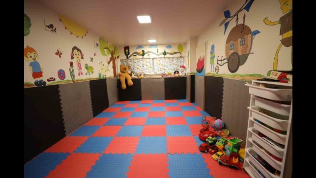 FÜ Hastanesi'nde çocuklar için oyun bahçesi kuruldu