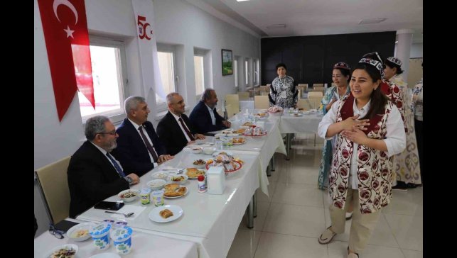 Fırat Üniversitesinde Özbek akademisyenlerden anlamlı 'Şükran Günü'