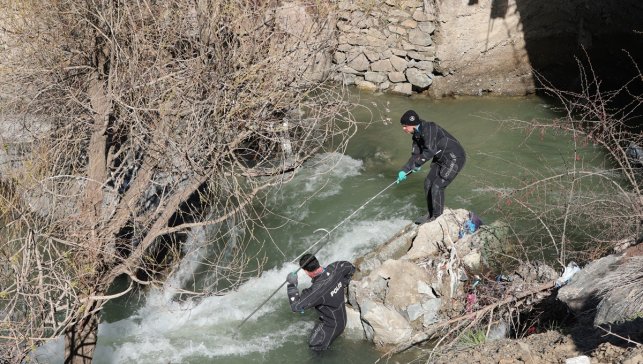 Hakkari'de kayıp kadını arama çalışmaları sürüyor