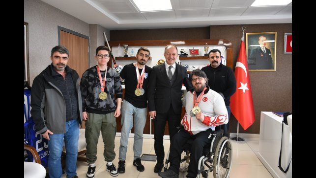 Çakmur bilek şampiyonlarını kutladı