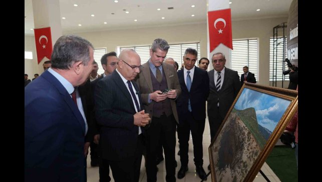 Ağrı'nın tarihi ve doğal zenginlikleri fotoğraf sergisinde buluştu