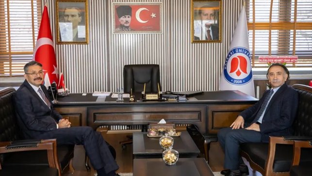 Hakkari Valisi Çelik'ten Rektör Gençcelep'e ziyaret