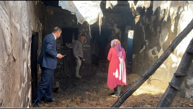 Yüksekova'da çıkan yangında bir ev küle döndü