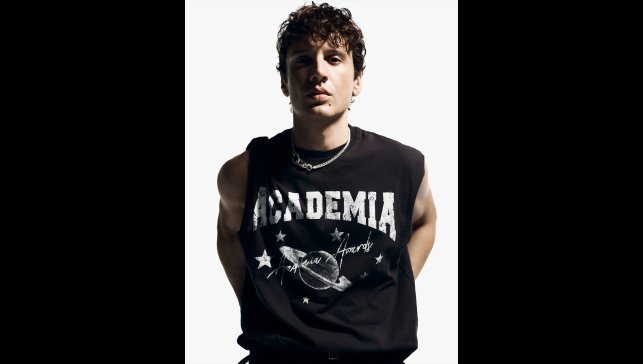 Academia 2025 İlkbahar/Yaz Koleksiyonu'nun yüzü Edis oldu