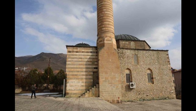 Türkiye'nin ilk taşınan tarihi camisi Sungur Bey, cemaatini ağırlamaya devam ediyor