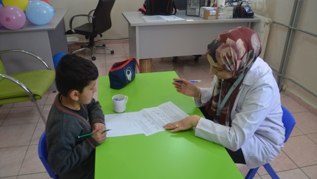 Muş'ta sağlık ekipleri çocukların gelişimlerini takip ediyor