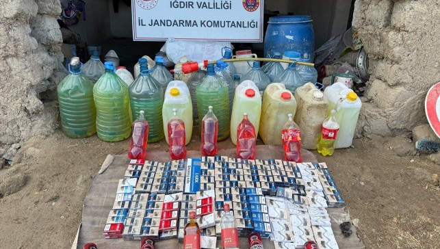 Iğdır'da gümrük kaçağı akaryakıt, sigara ve alkol ele geçirildi