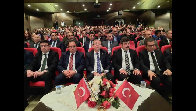 Kars'ta en çok kitap okuyan öğrenci ve veliler ödüllendirildi