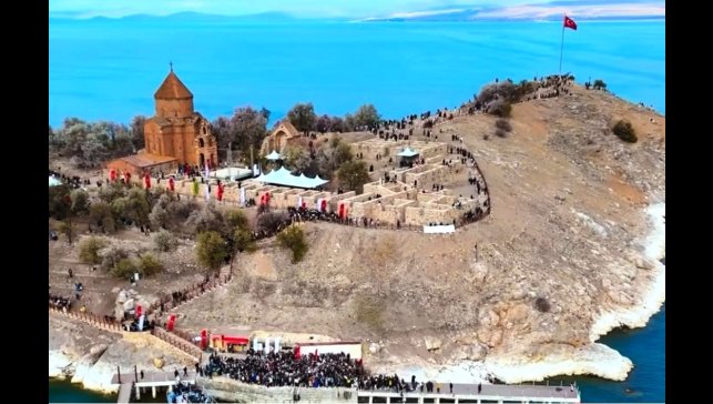 Akdamar Adası'nı 2 günde 30 bin kişi ziyaret etti