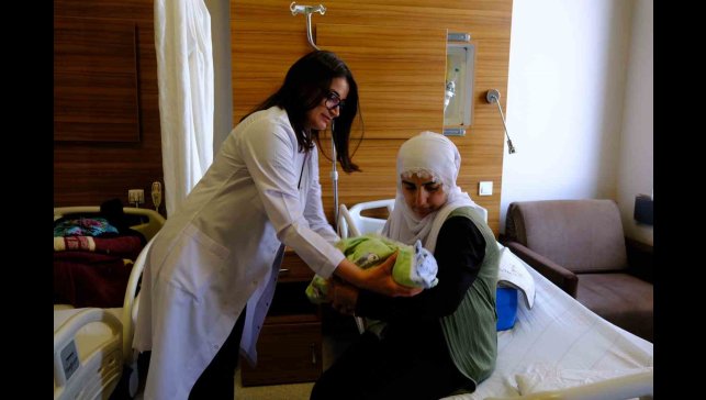Van'da sağlık ekipleri zamanla yarıştı: Anne ve bebek hayata döndü