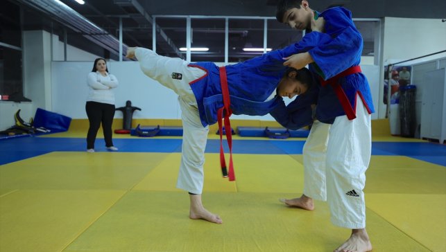 Avrupa birincisi Hakkarili kuraşçı kuzenlerin yeni hedefi dünya şampiyonluğu