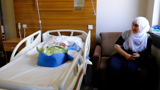 Van'da rahatsızlanan hamile kadın ve karnındaki bebeği, erken müdahaleyle kurtarıldı