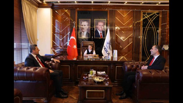 Başkan Arıkan koltuğunu minik Hacer'e devretti