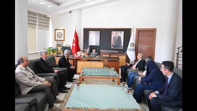 Başkan Er," Bu koltuklara hizmet bilinci ile oturulması gerekiyor"