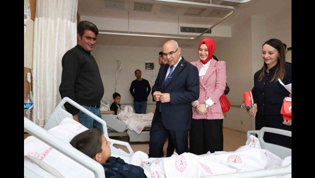 Ağrı'da 23 Nisan coşkusu coşkusu hastane odalarına taşındı