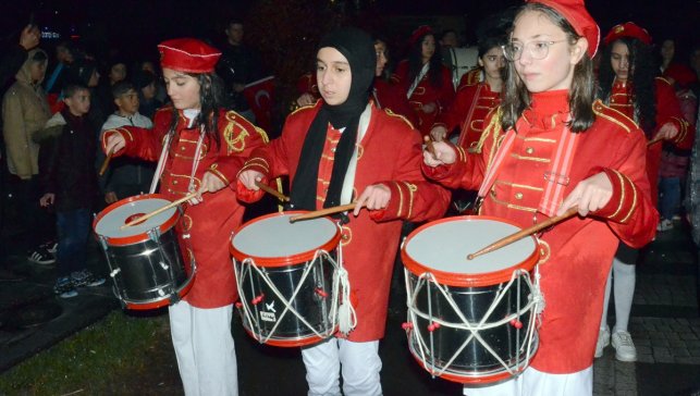 Kars'ta "23 Nisan Fener Alayı" düzenlendi