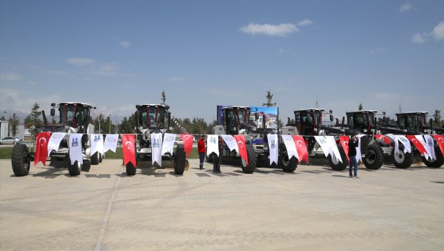 Erzurum Büyükşehir Belediyesi filosuna kattığı 300 milyon liralık 79 aracı tanıttı