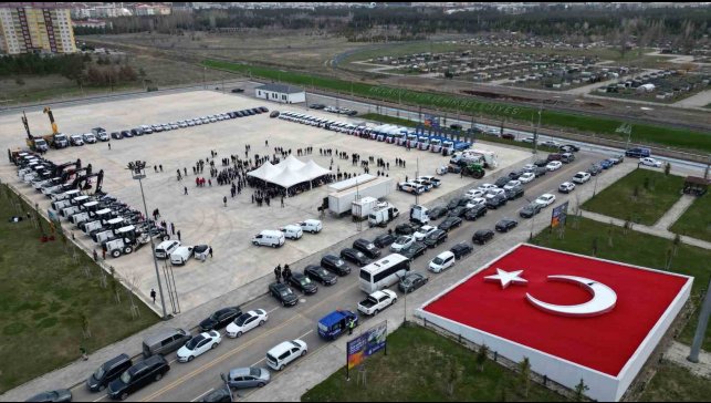 Büyükşehir'den yeni bir dev yatırım daha: 18 araç filosu