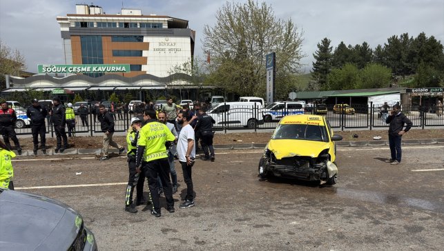 Bingöl'de zincirleme trafik kazasında 6 kişi yaralandı