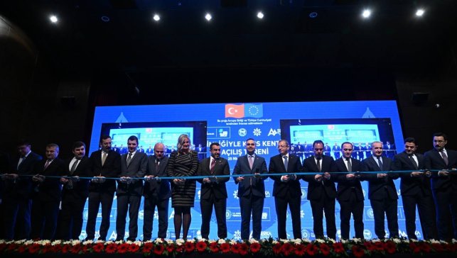 Sanayi ve Teknoloji Bakanı Kacır, "Tarihi Kimliğiyle Kars Kenti Projesi"nin açılışında konuştu: