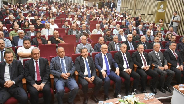 Malatya'da "Zirai Don Sonrası Kayısıda Ağaç ve Bahçe Bakımı" konferansı düzenlendi