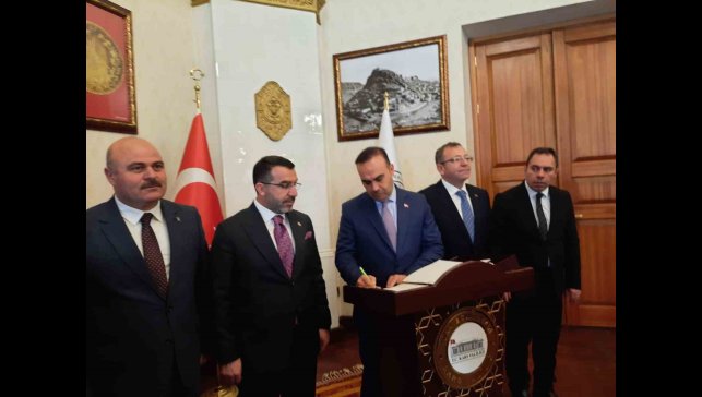 Bakan Kacır, Kars Valiliği'ni ziyaret etti