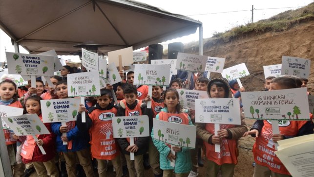 Ahlat'ta 20 bin fidan toprakla buluştu