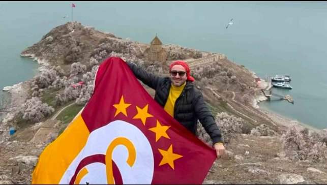Galatasaray bayrağı Akdamar Adası'nda dalgalandı