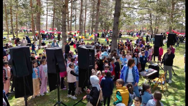 Erzurum'da 23 Nisan coşkusu piknikle taçlandı