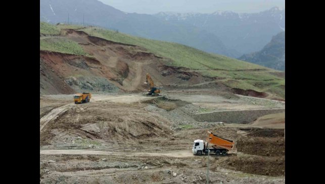 Hakkari'de ikinci futbol stadı için çalışmalar başladı