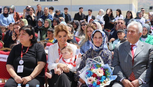 Elazığ'da Çocuklar Gülsün Diye Derneği öncülüğünde yaptırılan anaokulu açıldı