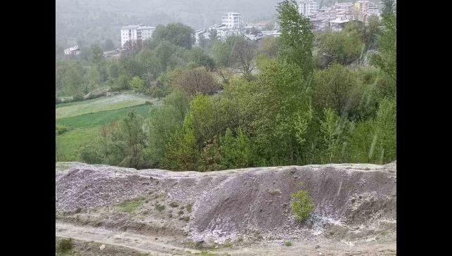 Elazığ'da dolu yağışı etkili oldu