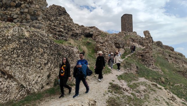 Bitlis'te öğretmenler doğa yürüyüşü yaptı