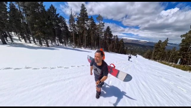 Kars'ta bahar ortasında snowboard keyfi