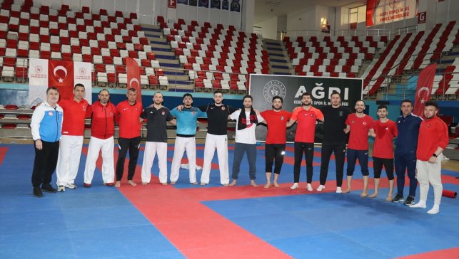 Milli karateciler, Ermenistan'daki Avrupa Şampiyonası öncesi Ağrı'da güç depoluyor